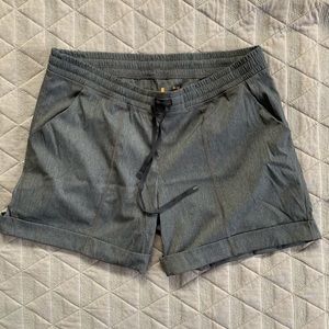 Lucy Destination Anywhere shorts - size M